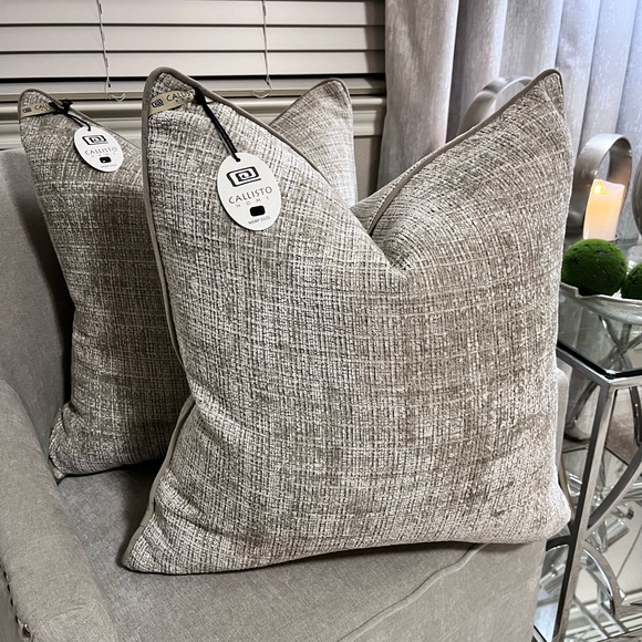 1-NWT CALLISTO HOME VELVET WEAVE DESIGN DECORATIVE
THROW PILLOWS - Picture 13 of 17